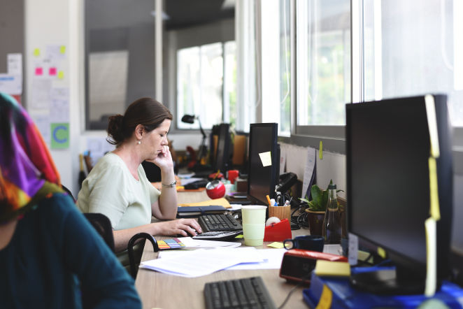 mature_business_woman_using_office_pc
